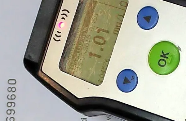 Pregloboko pogledali v kozarec, potem pa sedli za volan