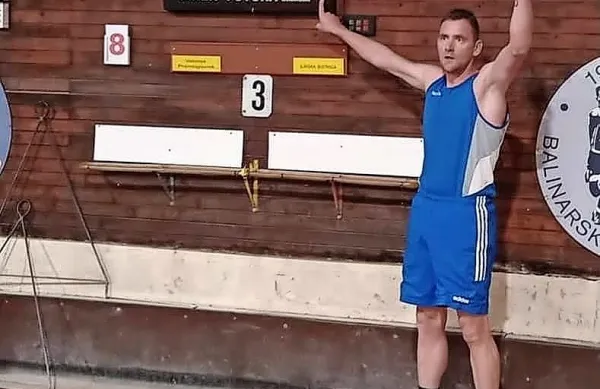 Martin Zdauc na balinišču v Šiški po izenačenem svetovnem 
rekordu.