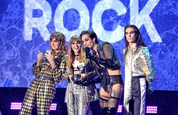 Italijanski Maneskin so predstavili svojo novo pesem Mammamia.