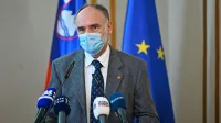 Dr. Roman Jerala pričakuje, da bo tudi v Evropi v kratkem 
odobreno cepivo proti covidu-19 tudi za mlajše od 12 let.    