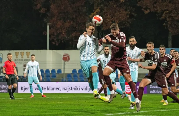 Novogoričani (v belo modrih dresih) so pretekli konec tedna  preskočili Triglav, v nedeljo jih čaka biljenska 
ovira.  