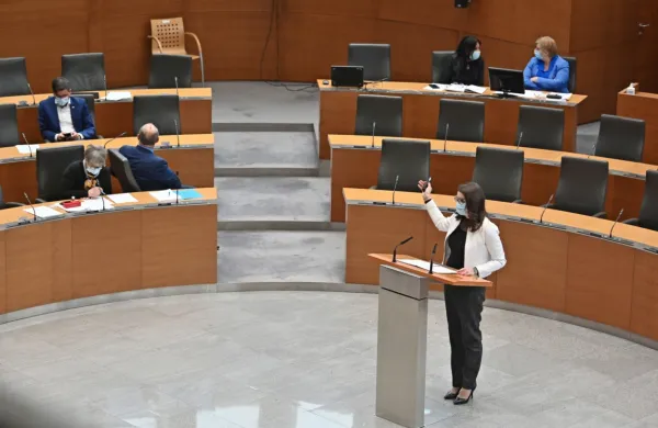 Ministrica Simona Kustec