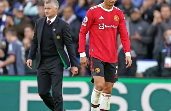 Zadetki Cristiana Ronalda (desno) niso pomagali zdaj že nekdanjemu trenerju Manchester Uniteda Oleju Gunnarju Solskjaerju.   