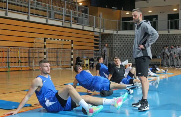 Košarkarski reprezentanti bodo do nedelje v dvorani Bonifika.