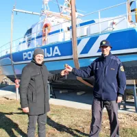 Direktor muzeja Janko Boštjančič  je  še enkrat posodil ključ 
zadnjemu poveljniku čolna Robertu Žigonu. 