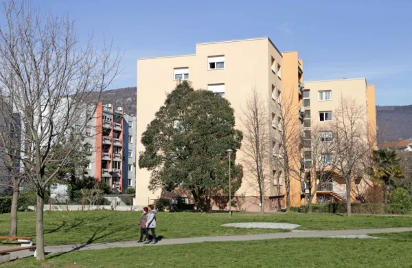Stanovanjski sklad v zameno za stanovanje ponuja doživljenjsko 
rento. Za zdaj lastniki oklevajo.  