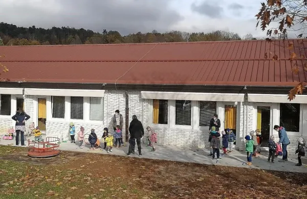 Na Piv&scaron;kem za dva tedna zapirajo javno življenje, že od petka se na daljavo &scaron;olajo vsi učenci osnovne &scaron;ole v Ko&scaron;ani