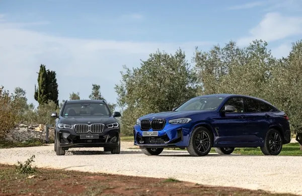 BMW X3 in X4 predstavljata velik prodajni delež v ponudbi 
bavarskega proizvajalca. Še najbolj se izpostavlja prav X3, ki je na 
voljo z dizelskim, bencinskim, priključno-hibridnim in električnim 
pogonom.