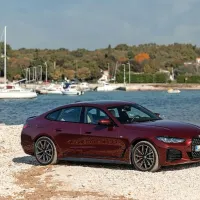 BMW  je dobro leto po premieri nove generacije serije 4 v svojo 
ponudbo  uvrstil še najbolj prodajano različico z oznako gran 
coupe.