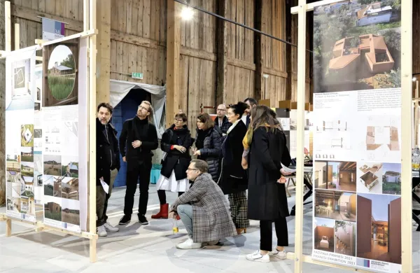 Mednarodno nagrado Piranesi 2021 je prejel projekt Dvorana Saint 
Gellert, ki je športna in prireditvena dvorana Gimnazije Saint 
Margaret v Budimpešti na Madžarskem.