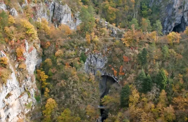 Škocjanske jame so eden od štirih slovenskih naravnih in kulturnih spomenikov, vpisanih na Unescov seznam svetovne dediščine.