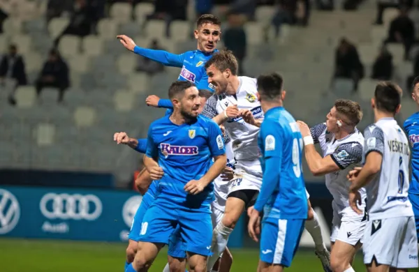 Koprčane (v svetli opremi) jutri  v Šiški čaka nova zahtevna 
tekma.