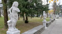 Fontana in putti v Lanthierijevem parku so zasijali v sveži podobi