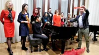 Klavirski aktiv in ravnatelj glasbene šole Koper na slavnostni 
inavguraciji novega klavirja.