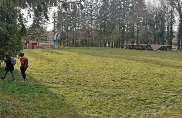 Bistriška občina bi na območju zasutega bazena uredila fontano, a 
Zavod za varstvo kulturne dediščine temu nasprotuje. 