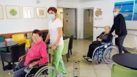 Mnogi stanovalci v domovih za starejše bi težko zmogli plačevati 
višjo oskrbnino.   