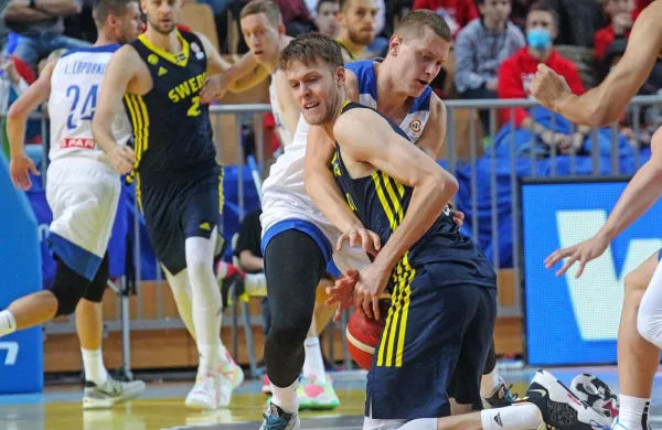 Kdo bo zmagovalec in kdo bo ostal na kolenih v boju za svetovno prvenstvo, še dolgo ne bo znano.