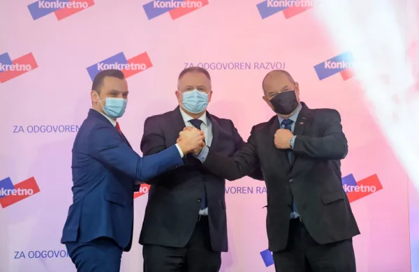 Z leve generalni sekretar stranke Konkretno Miha Rebolj, predsednik SMC Zdravko Počivalšek in predsednik GAS Alojz Kovšca

