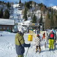 Takšne štirisedežnice Val di Nuf v Zoncolanu 8. decembra, ko bo otvoritev, ne boste več videli. Zamenjala 
jo je  hitrejša  šestsedežnica v barvah Dirke po Italiji. 