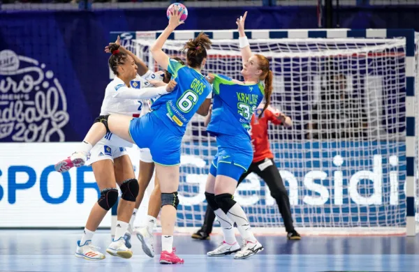 Zid olimpijskih zmagovalk ustavil Slovenke