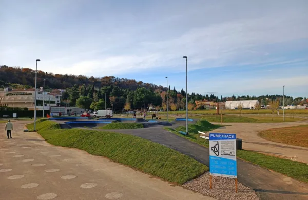 Kolesarski poligon nudi pestro in zabavno, obenem pa varno 
kolesarsko izkušnjo.