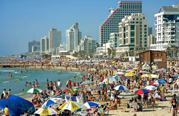 Izraelski Tel Aviv se je letos prvič uvrstil prav na vrh lestvice mest, 
v katerih domačini živijo najdražje.