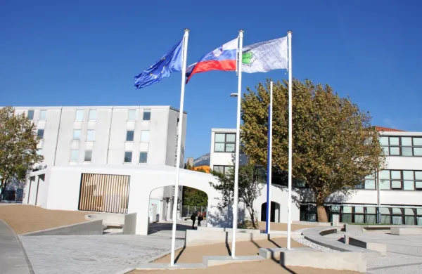 Srednja šola Veno Pilon Ajdovščina obeležuje 70 let delovanja. 