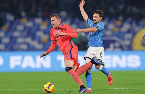 Josip Iličić (levo) je v soboto prispeval asistenco za zmagoviti zadetek 
Atalante v Neaplju, jutri bo (rezervni) adut na dvoboju lige prvakov  z 
Villarealom. 