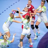 Slovenke (v beli opremi)  je le nekaj sekund ločilo do ponovitve 
zmage nad Rusijo (v rdeči) , dosežene na EP 2018.