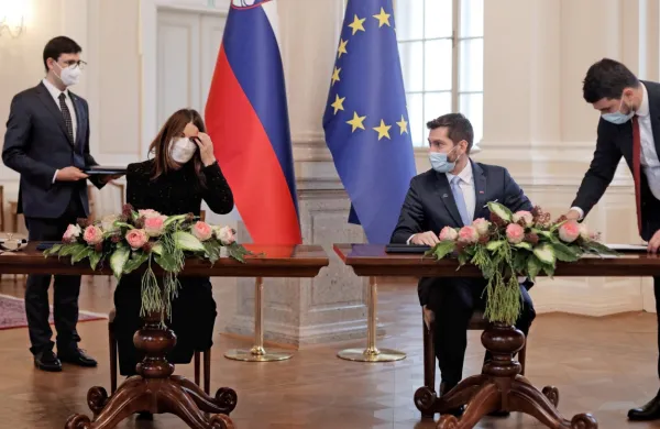 Podpredsednica za vladne zadeve in javno politiko pri Googlu za 
območje Evrope Annette Kroeber-Riel in minister za digitalno 
preobrazbo Mark Boris Andrijanič

