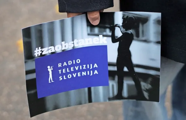 Mandatno-volilna komisija DZ je danes sklenila DZ predlagati, naj 
za po pet članov programskega in nadzornega sveta RTVS imenuje 
kandidate, ki so jih predlagale SDS, NSi, DeSUS, SMC in SNS. 