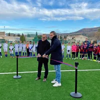  Pomožni nogometni igrišči sta včeraj popoldne v uporabo  predala 
župan Danilo Markočič in Damir Skomina (desno).