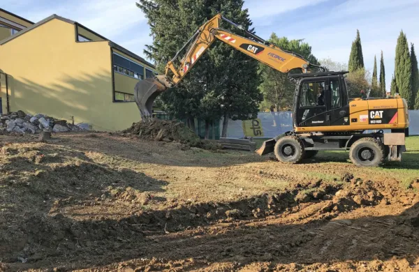 Gradijo prizidek k &scaron;oli Du&scaron;ana Bordona