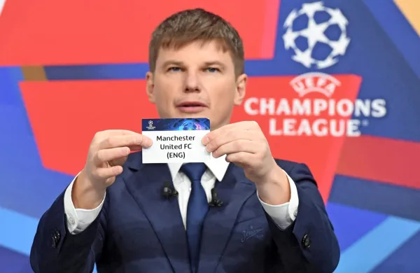 Tudi Andreja Aršavina je včeraj zmedla kroglica, v kateri se po prvotnem žrebu ne bi smelo znajti ime 
Manchester Uniteda.
