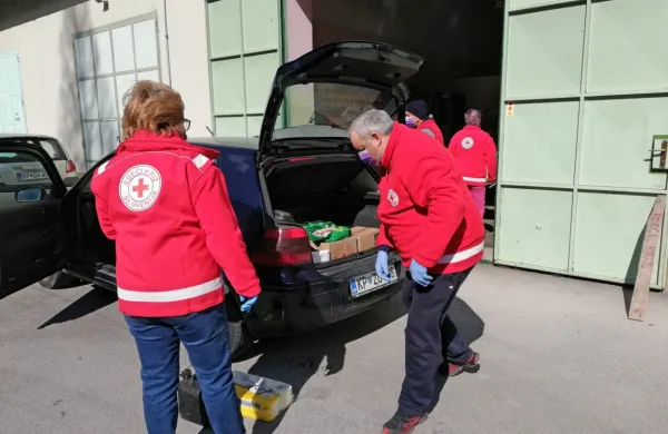 Pomoč ljudem v stiski tudi, ko ugasnejo praznične luči