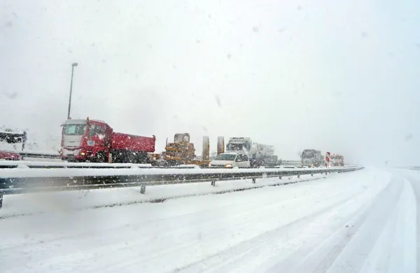 Kot so danes povedali na Arsu, se nadpovprečnost padavin 
nadaljuje tudi ta mesec, predvsem zaradi sneženja v decembru.