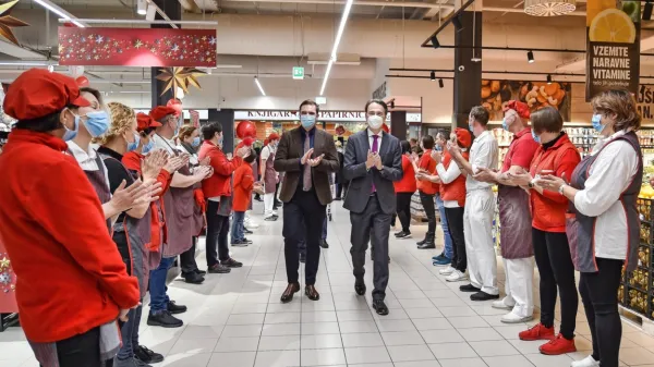 Odprli popolnoma prenovljeni hipermarket Mercator v Kromberku