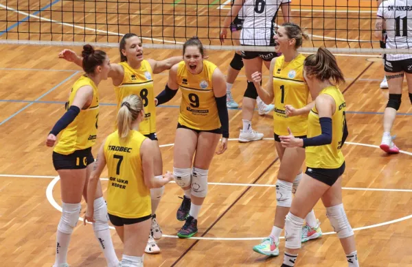 Odbojkarice Luke Kopra so na zaostali tekmi 6. kroga 1. DOL za 
ženske v Novi Gorici premagale GEN-I Volley s 3:2.