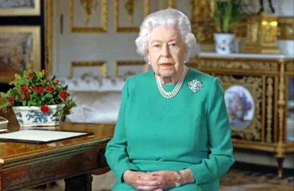 Britanska kraljica Elizabeta II.  bo letos božič namesto na svojem 
posestvu Sandringham praznovala na gradu Windsor. 