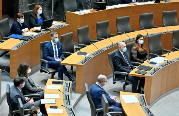 DZ sprejel novelo zakona o organiziranosti &scaron;olstva, ki spreminja sestavo svetov zavodov