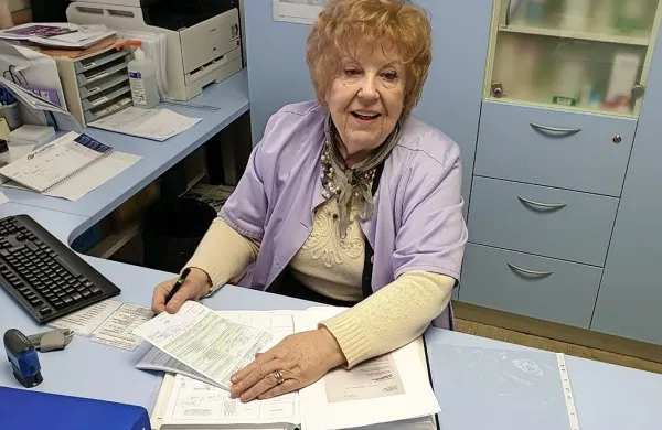 “Mi smo za mnoge tisti prag, preko katerega bi pristali na ulici,” 
pravi zdravnica Vida Drame Orožim.