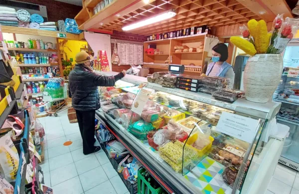 Poklukar napovedal omejitev maksimalnega &scaron;tevila ljudi v trgovinah