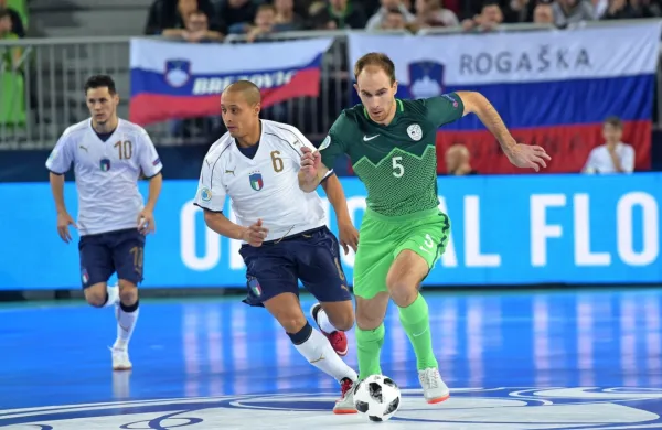 Kristjan Čujec (desno) je pred tremi leti  igral tudi v četrtfinalu evropskega prvenstva.