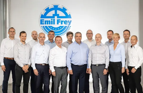 Celotno poslovodstvo vseh podjetij, ki spadajo pod okrilje Emil Frey Holdinga.


