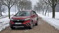 Nekaj tednov po prvi premieri nove generacije Suzukijevega s-crossa je prvih petdeset primerkov že v 
Sloveniji nared za prodajo kupcem.

