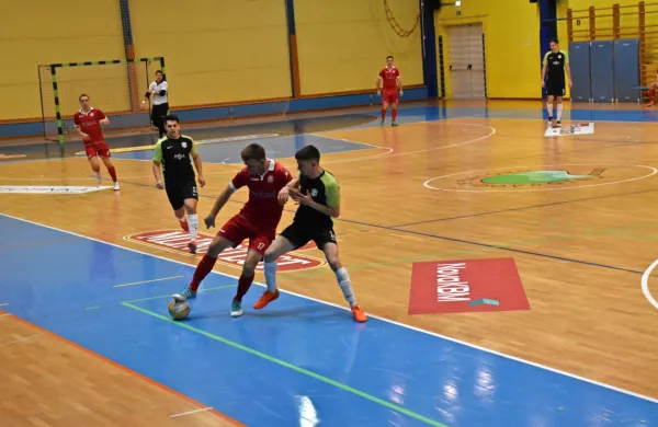 Najboljši primorski drugoligaš je ajdovski Kix (v rdeči opremi).