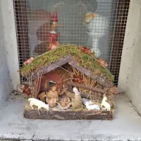 Krasijo police, dvori&scaron;ča, balkone, terase, gase in trge