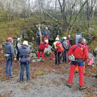 Iz jame &ldquo;re&scaron;ili&rdquo; padalca