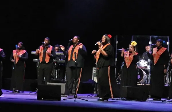 Harlem Gospel Choir je v Trstu napolnil in navdušil Rossettijevo gledališčo, februarja pa bo s skupino Achille Lauro zapel v  Sanremu.