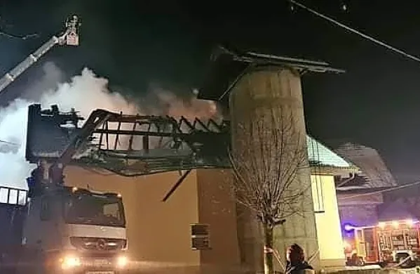 Ogenj je gasilo 50 gasilcev iz štirih gasilskih društev. 
